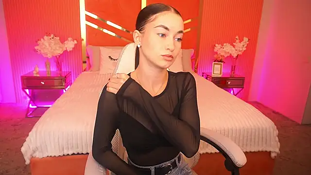 Snapshot of CherryyLulu chatting on 10.29.25 CherryyLulu online show from 10.29.25