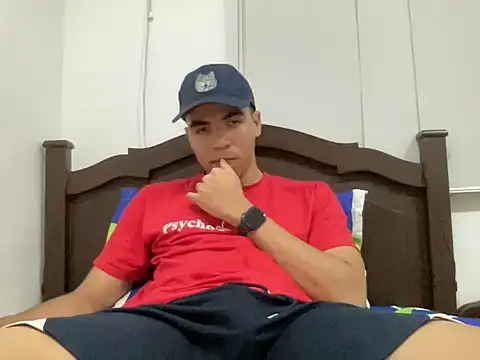 Snapshot of maxxxi_z chatting on 10.24.25 maxxxi z online show from 10.24.25