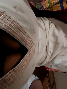 Snapshot of BellaxTrans chatting on 10.31.25 BellaxTrans online show from 10.31.25