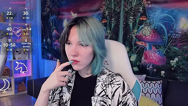 Snapshot of JessieRich chatting on 09.20.25 JessieRich online show from 09.20.25