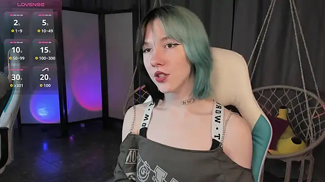 Snapshot of JessieRich chatting on 09.21.25 JessieRich online show from 09.21.25