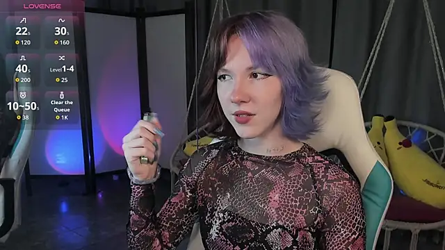 Snapshot of JessieRich chatting on 09.24.25 JessieRich online show from 09.24.25