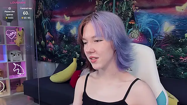 Snapshot of JessieRich chatting on 09.26.25 JessieRich online show from 09.26.25