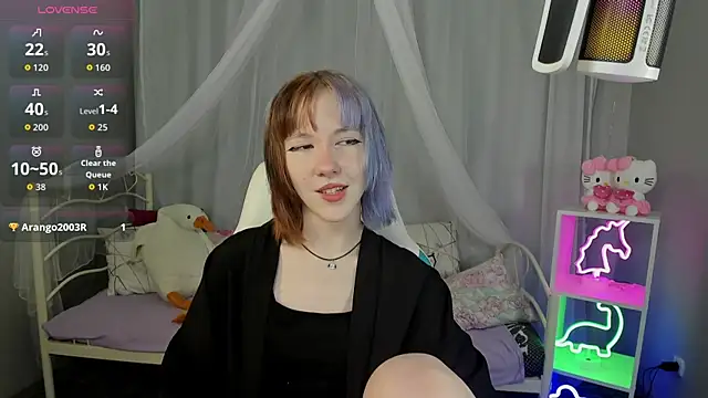 Snapshot of JessieRich chatting on 10.10.25 JessieRich online show from 10.10.25