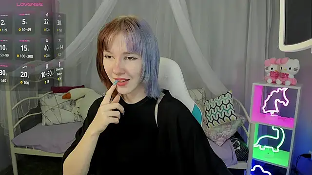 Snapshot of JessieRich chatting on 10.11.25 JessieRich online show from 10.11.25