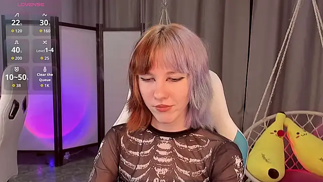 Snapshot of JessieRich chatting on 10.17.25 JessieRich online show from 10.17.25