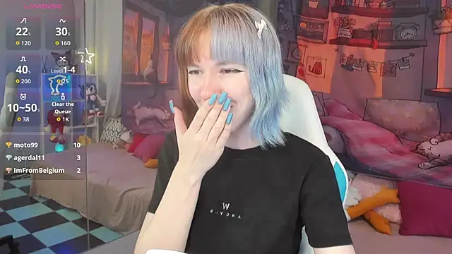 Snapshot of JessieRich chatting on 10.19.25 JessieRich online show from 10.19.25