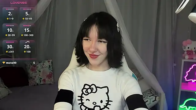 Snapshot of JessieRich chatting on 10.23.25 JessieRich online show from 10.23.25