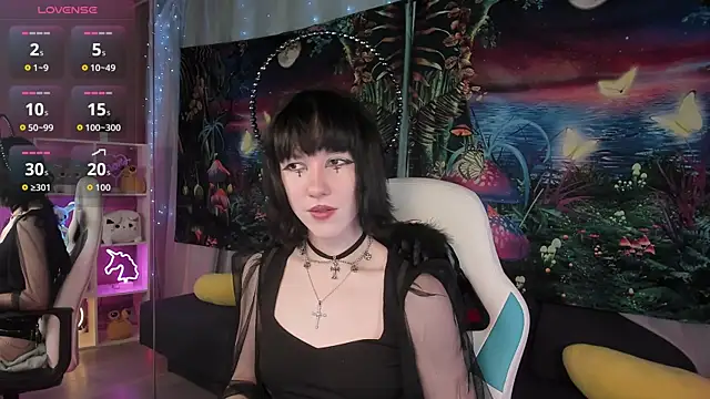 Snapshot of JessieRich chatting on 10.24.25 JessieRich online show from 10.24.25