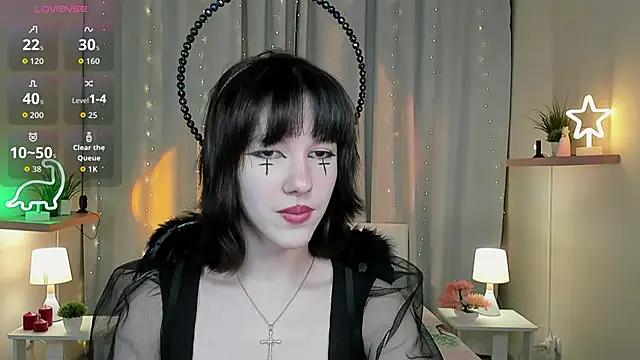 Snapshot of JessieRich chatting on 10.29.25 JessieRich online show from 10.29.25