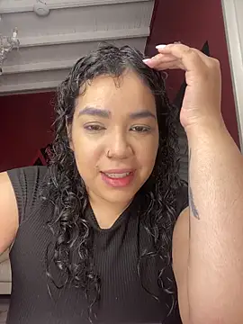 Snapshot of krisstenSantos chatting on 10.11.25 krisstenSantos online show from 10.11.25