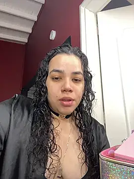 Snapshot of krisstenSantos chatting on 10.21.25 krisstenSantos online show from 10.21.25