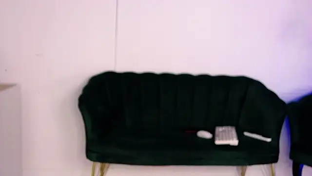 Snapshot of AmiraRees chatting on 10.04.25 AmiraRees online show from 10.04.25