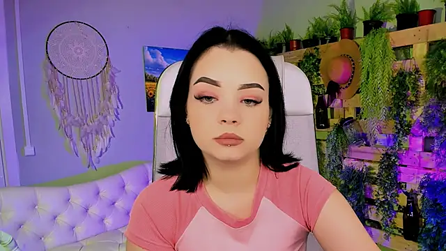 leslierowe  online show from 10.18.25