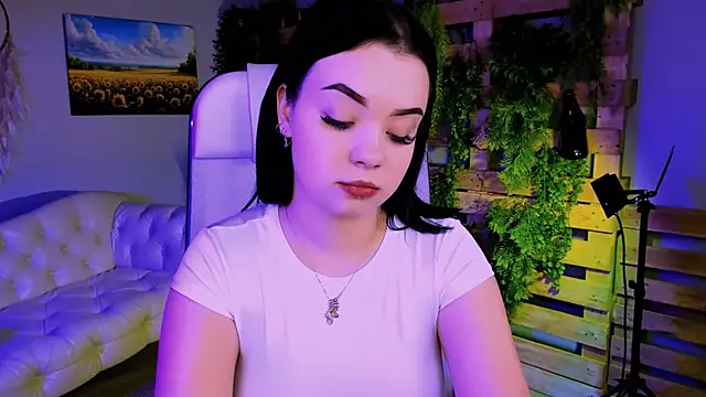 leslierowe  online show from 10.24.25