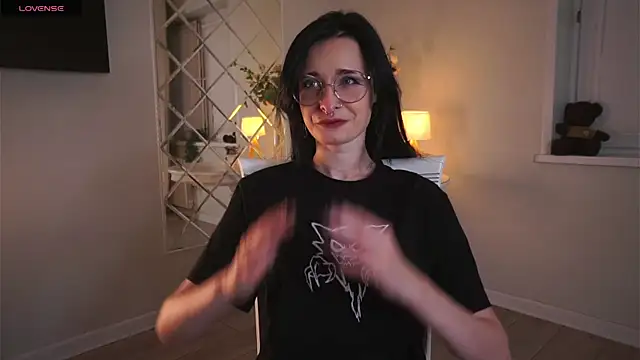 Snapshot of DarcyAspacio chatting on 09.24.25 DarcyAspacio online show from 09.24.25