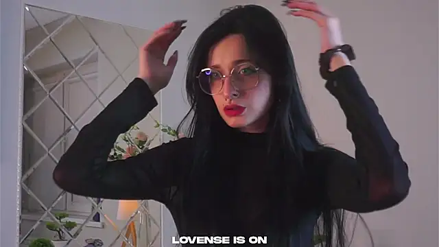 Snapshot of DarcyAspacio chatting on 10.20.25 DarcyAspacio online show from 10.20.25