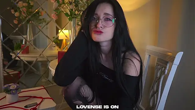 DarcyAspacio online show from 11.26.25