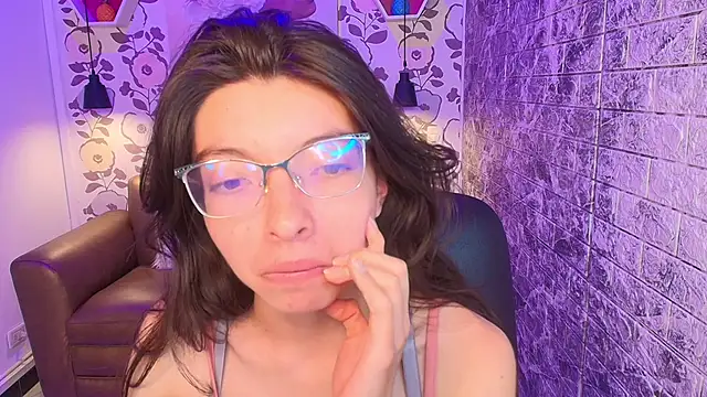 Snapshot of alllyson_ chatting on 10.01.25 alllyson  online show from 10.01.25