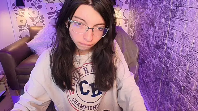 Snapshot of alllyson_ chatting on 10.03.25 alllyson  online show from 10.03.25