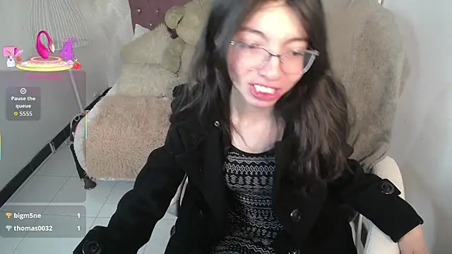 Snapshot of alllyson_ chatting on 10.08.25 alllyson  online show from 10.08.25