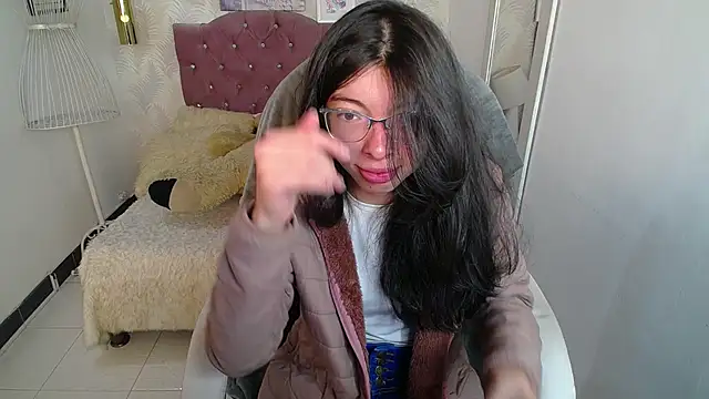 Snapshot of alllyson_ chatting on 10.21.25 alllyson  online show from 10.21.25