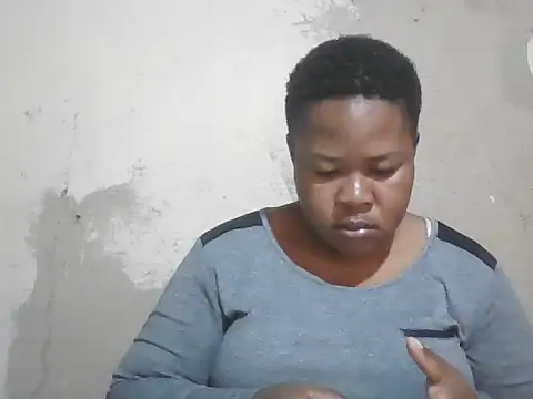 Snapshot of Bustyass93 chatting on 10.17.25 Bustyass93 online show from 10.17.25