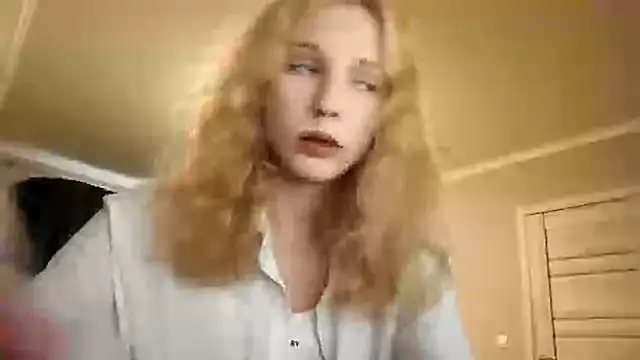 Snapshot of Fafa_Fluff chatting on 09.30.25 Fafa Fluff online show from 09.30.25