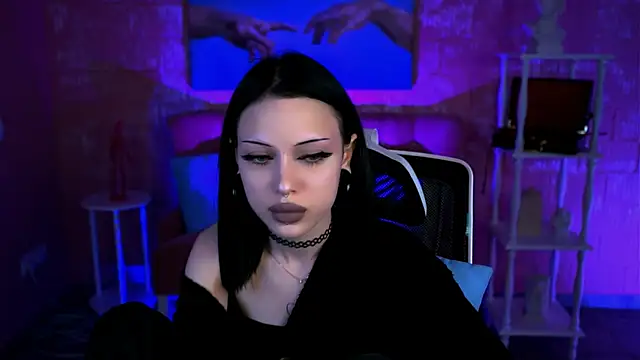 MiaCain online show from 09.18.25