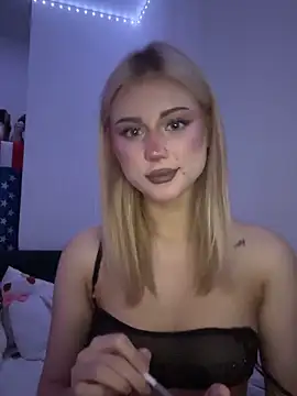 Snapshot of mexicaim chatting on 10.12.25 mexicaim online show from 10.12.25