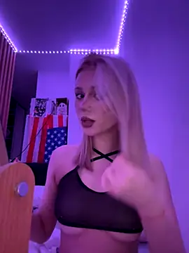 Snapshot of mexicaim chatting on 10.22.25 mexicaim online show from 10.22.25