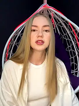 MilaMoone online show from 10.05.25