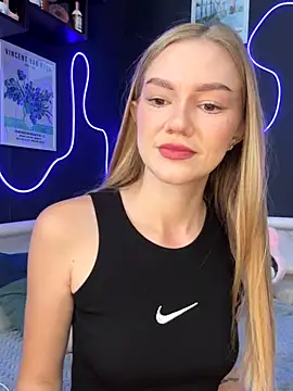 MilaMoone online show from 10.29.25