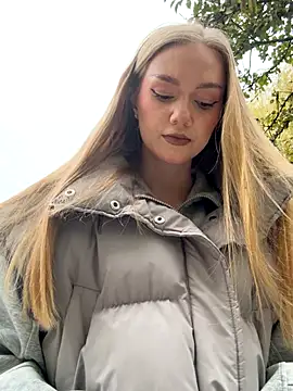 MilaMoone online show from 11.10.25