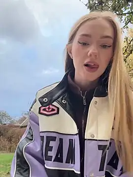 MilaMoone online show from 11.13.25