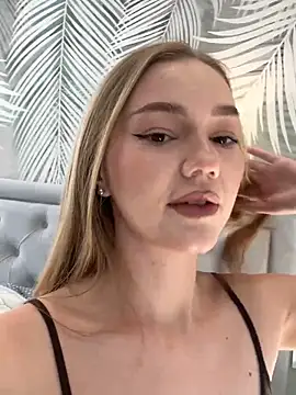 MilaMoone online show from 11.21.25