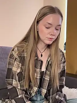 MilaMoone online show from 01.15.26