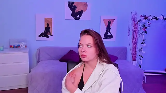 Snapshot of BetsyKiss chatting on 09.19.25 BetsyKiss online show from 09.19.25