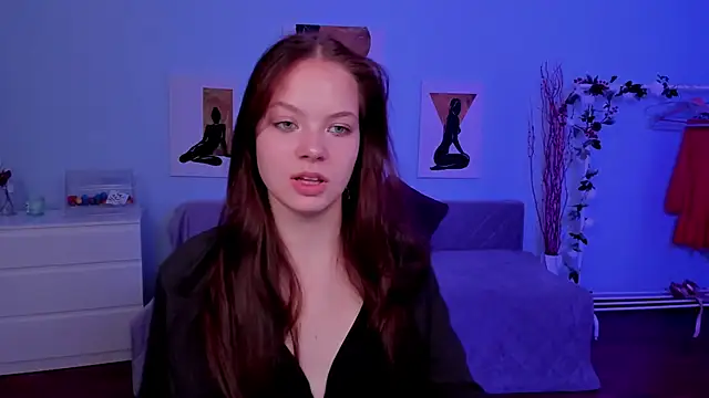 Snapshot of BetsyKiss chatting on 09.21.25 BetsyKiss online show from 09.21.25