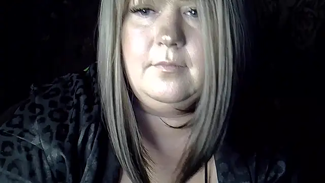 Snapshot of YuliiaSan chatting on 09.22.25 YuliiaSan online show from 09.22.25