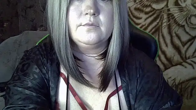 Snapshot of YuliiaSan chatting on 09.27.25 YuliiaSan online show from 09.27.25