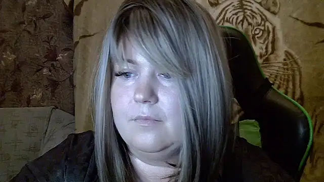 Snapshot of YuliiaSan chatting on 10.02.25 YuliiaSan online show from 10.02.25