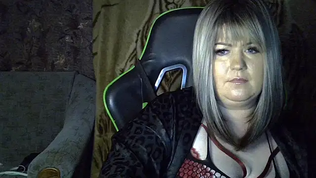 Snapshot of YuliiaSan chatting on 10.16.25 YuliiaSan online show from 10.16.25