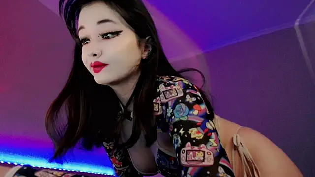 Snapshot of Dazzl1ngFire chatting on 10.13.25 Dazzl1ngFire online show from 10.13.25