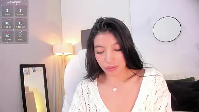 Tiffany Low online show from 11.08.25