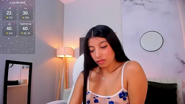 Tiffany Low online show from 11.12.25