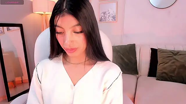 Tiffany Low online show from 02.25.26