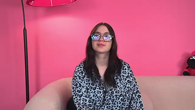 Snapshot of AnneAvery chatting on 10.18.25 AnneAvery online show from 10.18.25