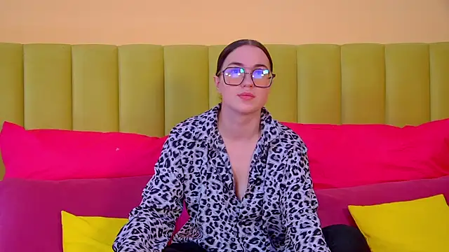 Snapshot of AnneAvery chatting on 10.19.25 AnneAvery online show from 10.19.25