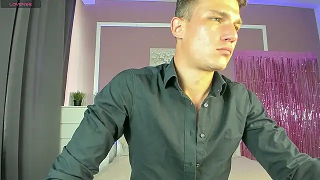 AdamGold01 online show from 09.18.25